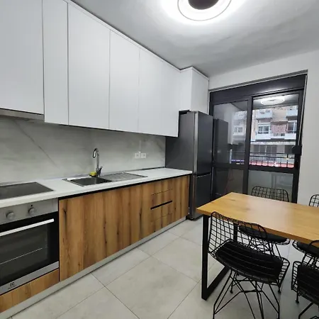 Illyrian Downtown تيرانا