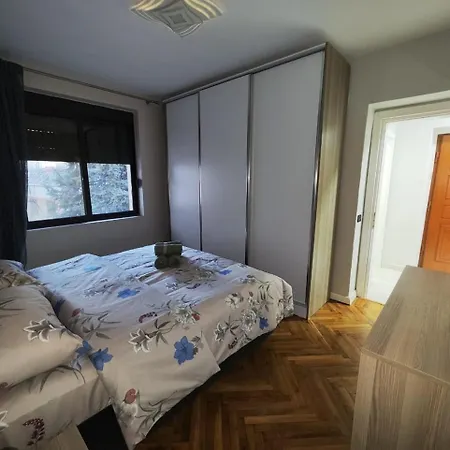 Illyrian Downtown * تيرانا