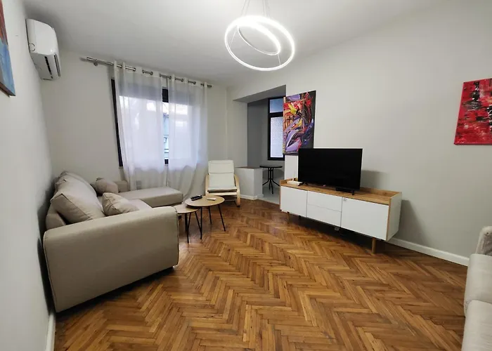 Illyrian Downtown * تيرانا